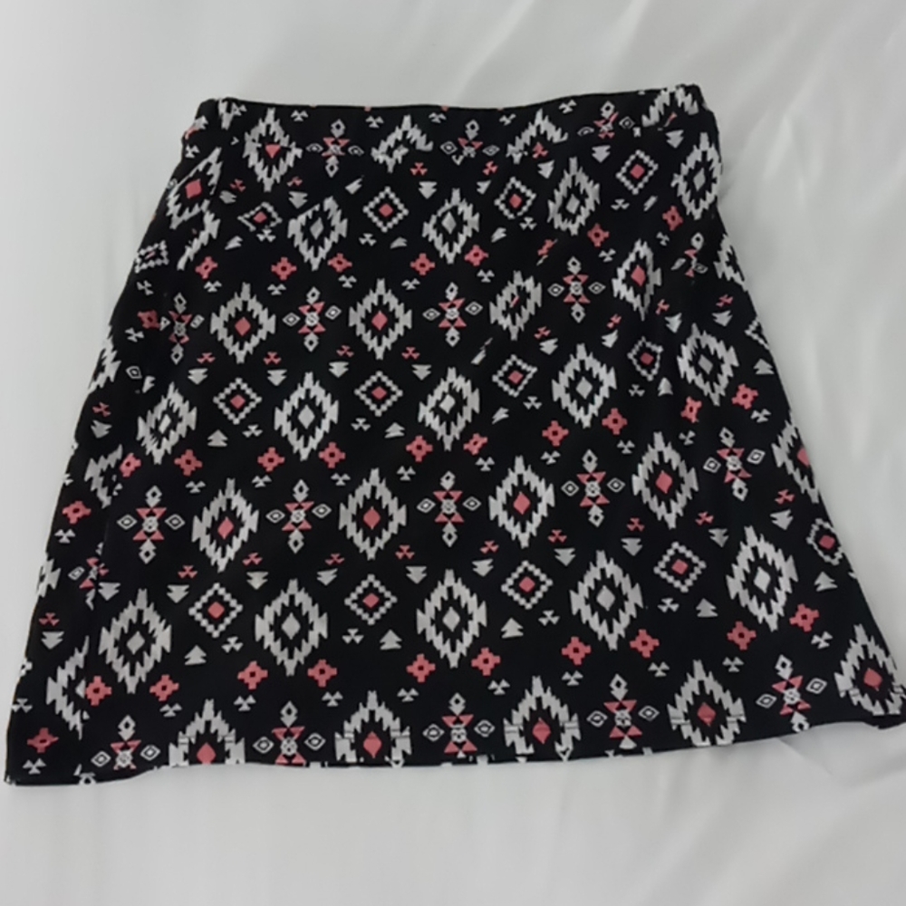 Derek Heart fitted geometric design skirt